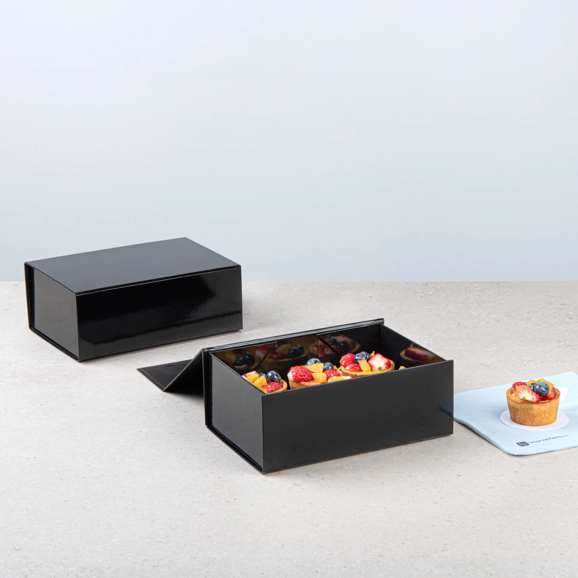 Gloss Black Magnetic Paper Box - Medium