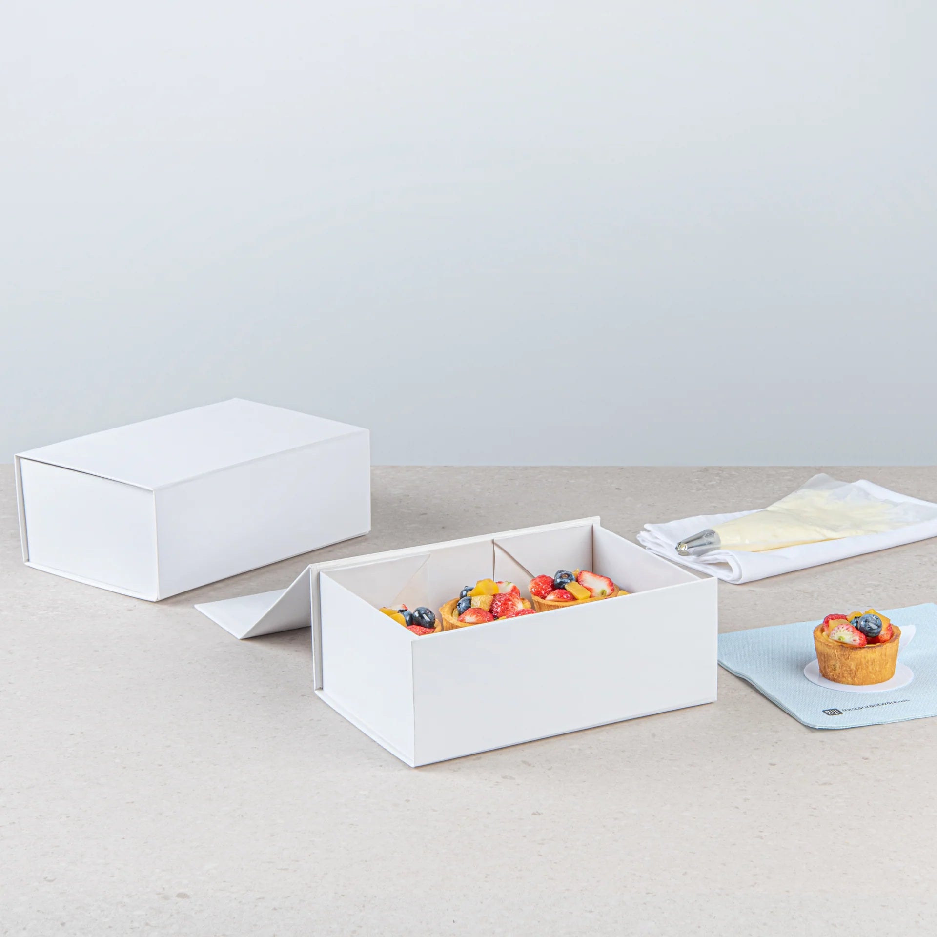 Gloss White Magnetic Paper Box - Medium