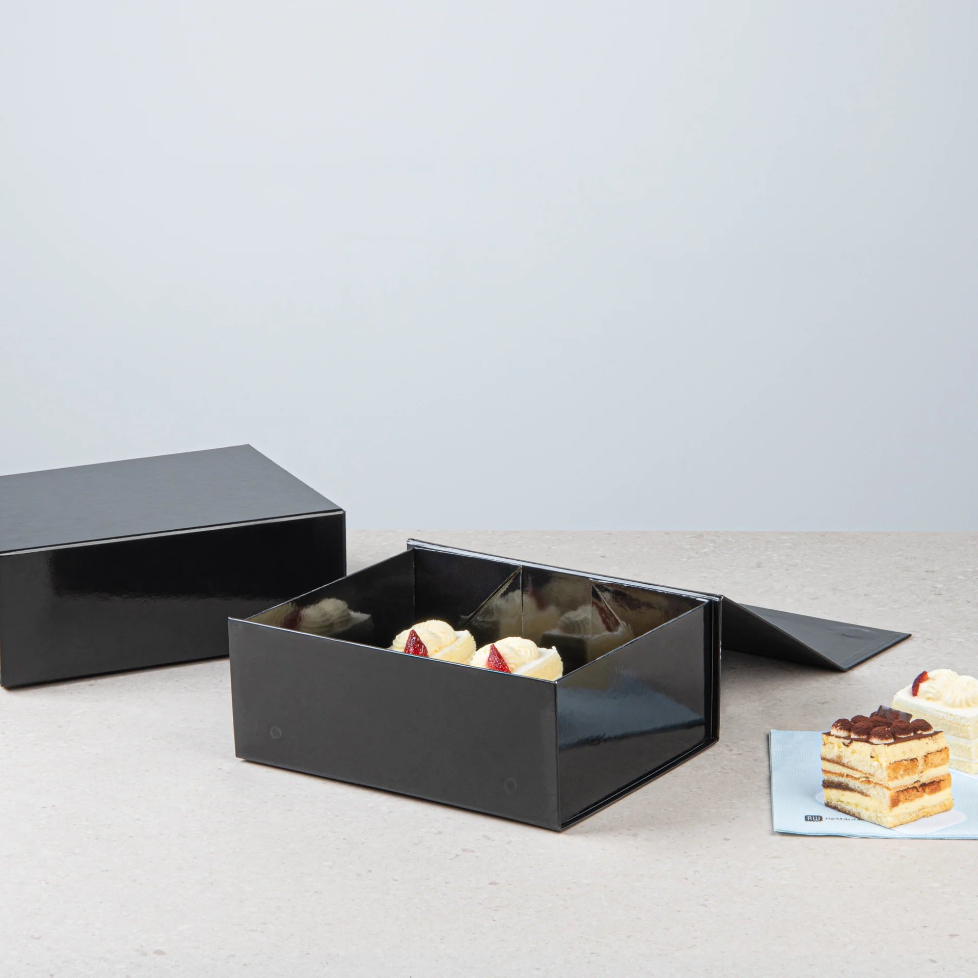 Gloss Black Magnetic Paper Box – Large