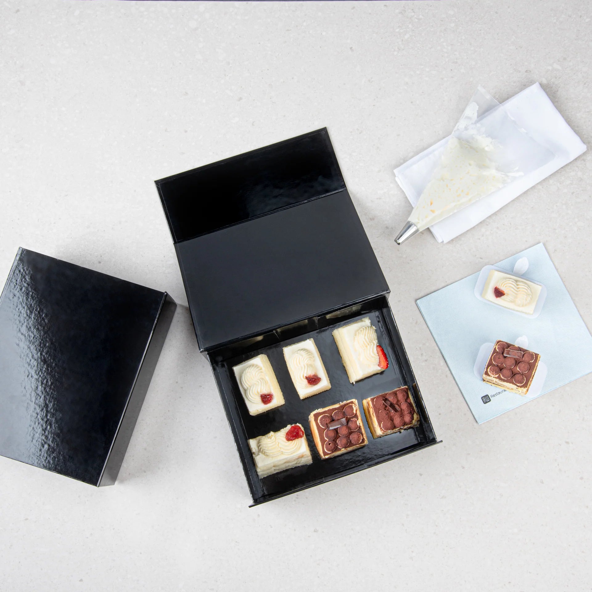 Gloss Black Magnetic Paper Box – Large