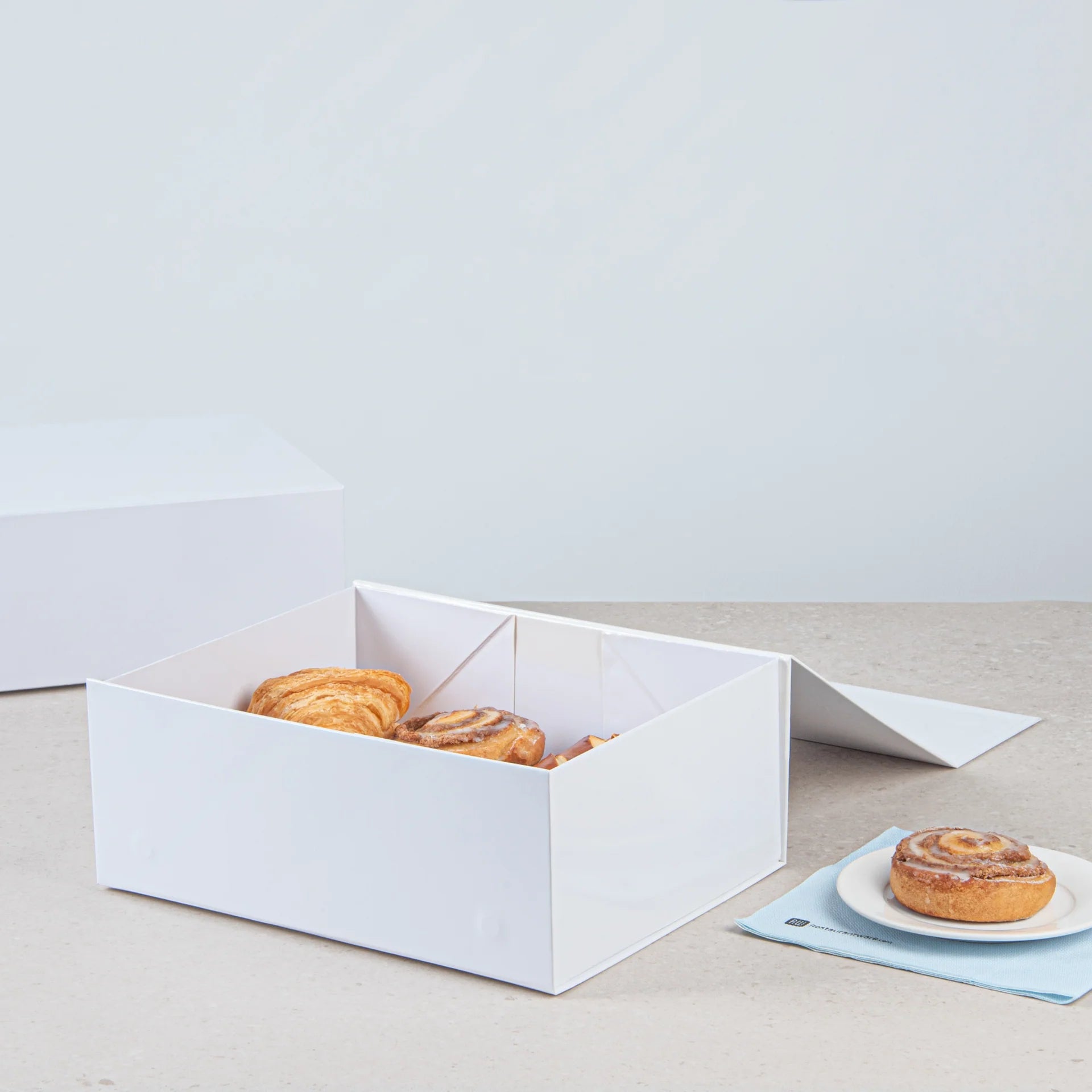 Gloss White Magnetic Box – Extra-Large