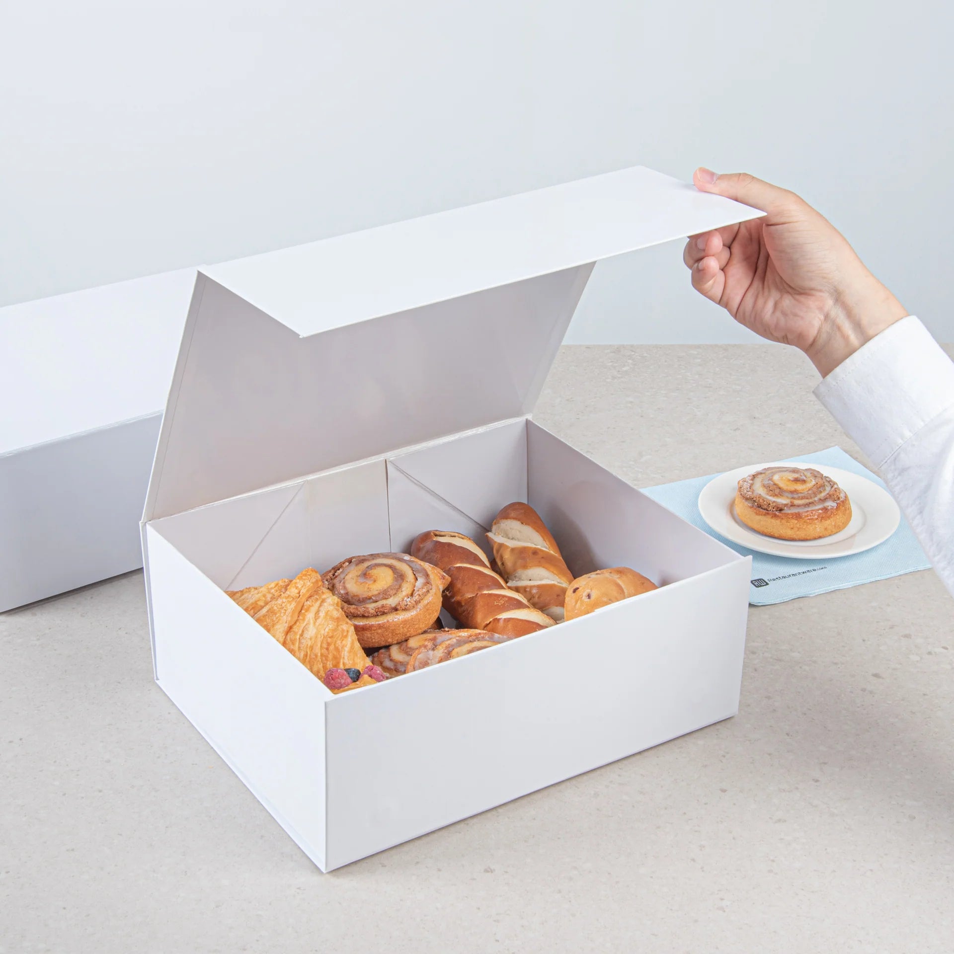 Gloss White Magnetic Box – Extra-Large