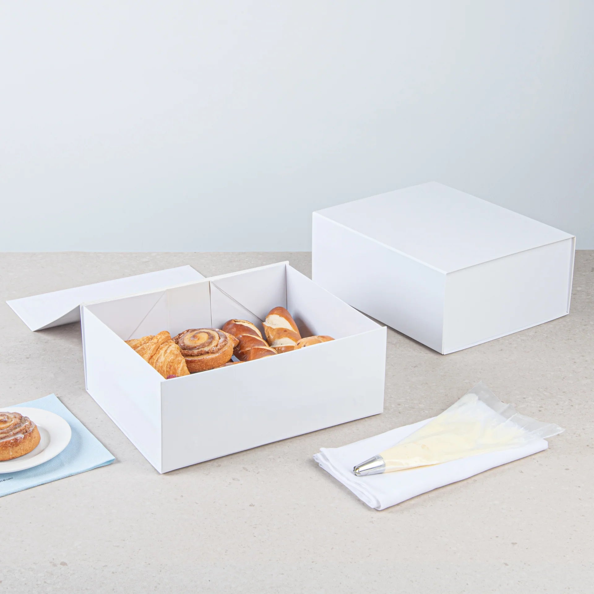 Gloss White Magnetic Box – Extra-Large